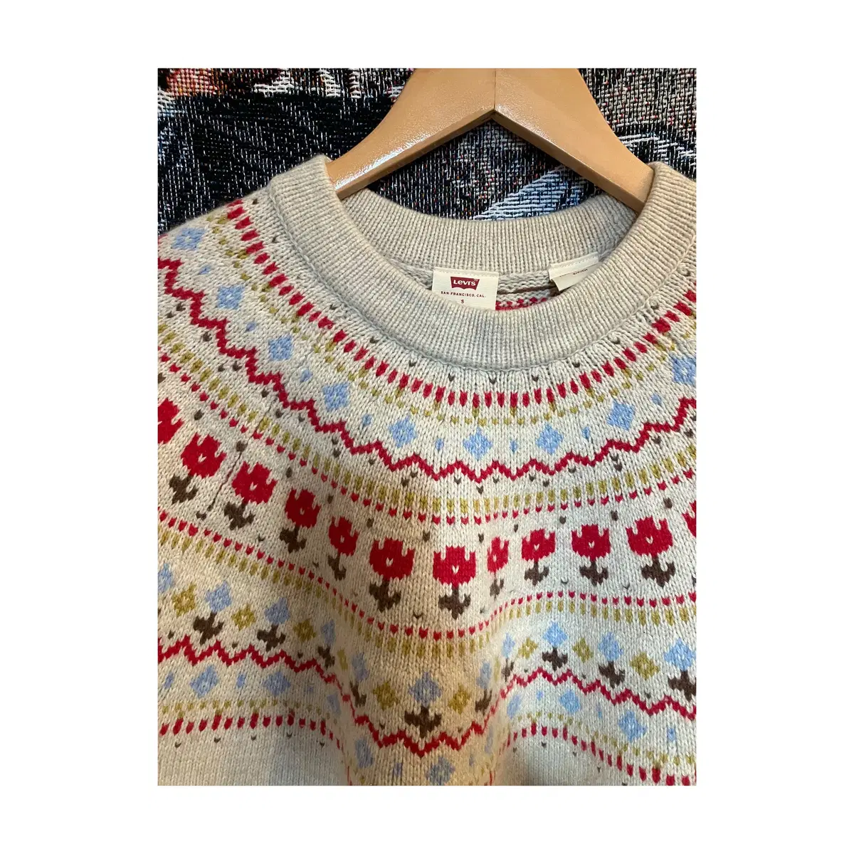 levi's flower sweater