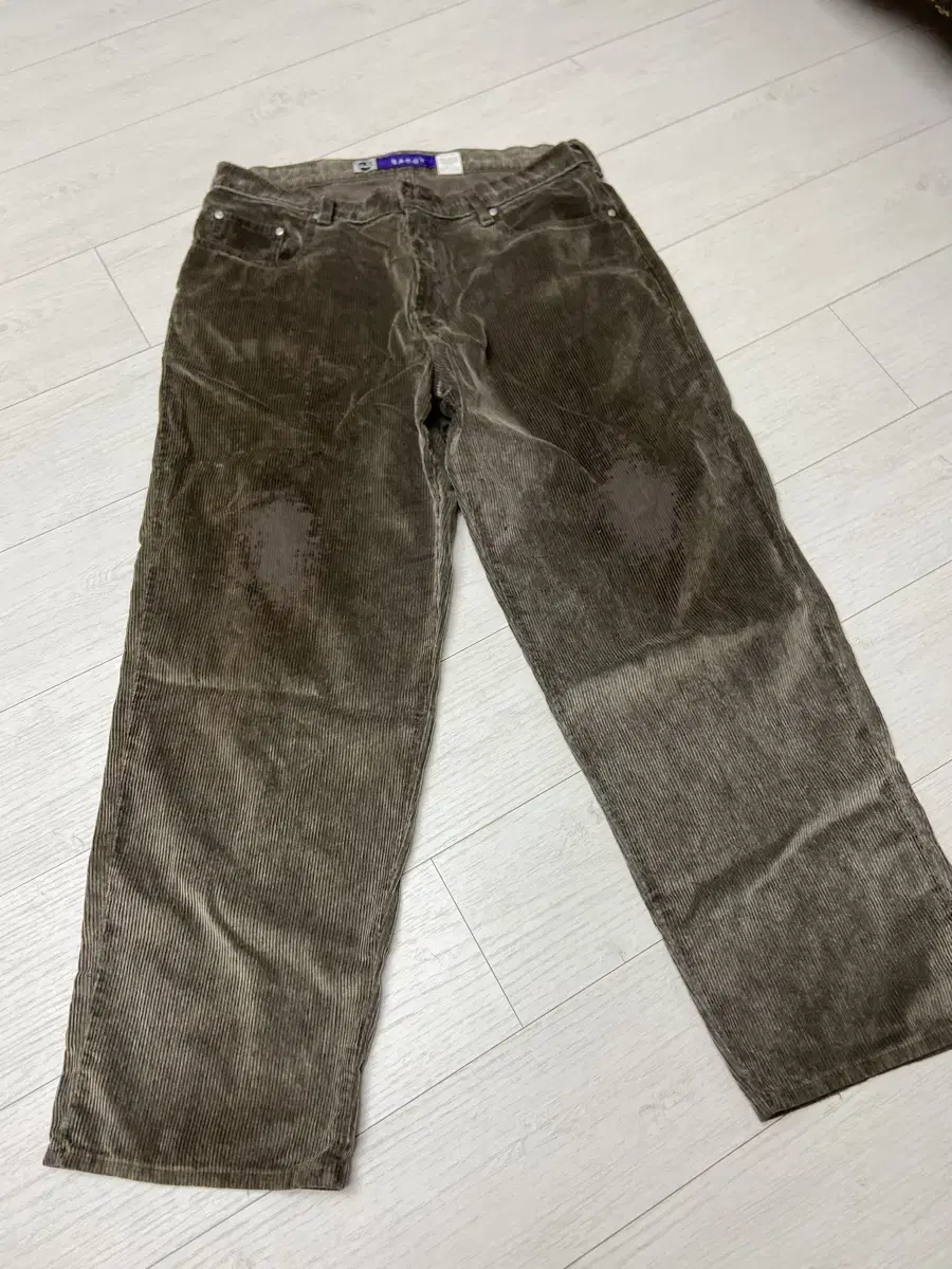 Levis Baggy Corduroy Pants