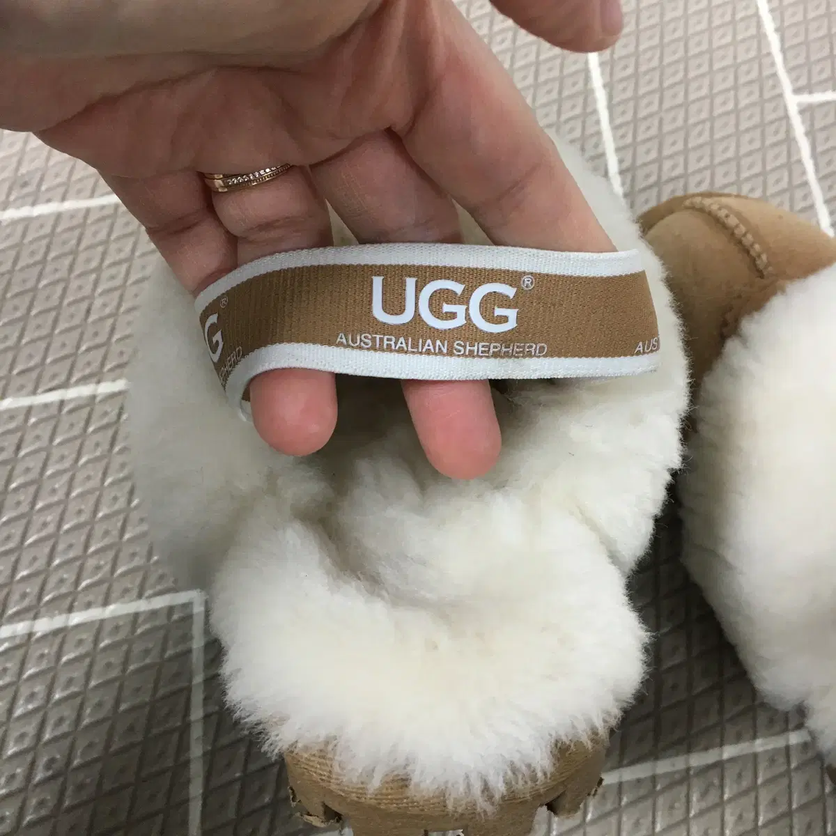 UGG 어그 키즈 양털 슬리퍼 샌들 eu27 (165)