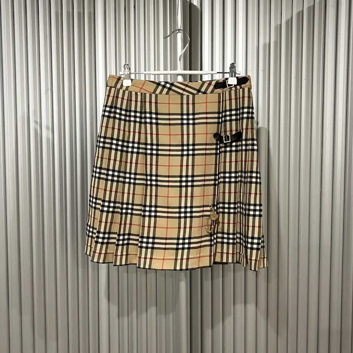 Burberry skirt