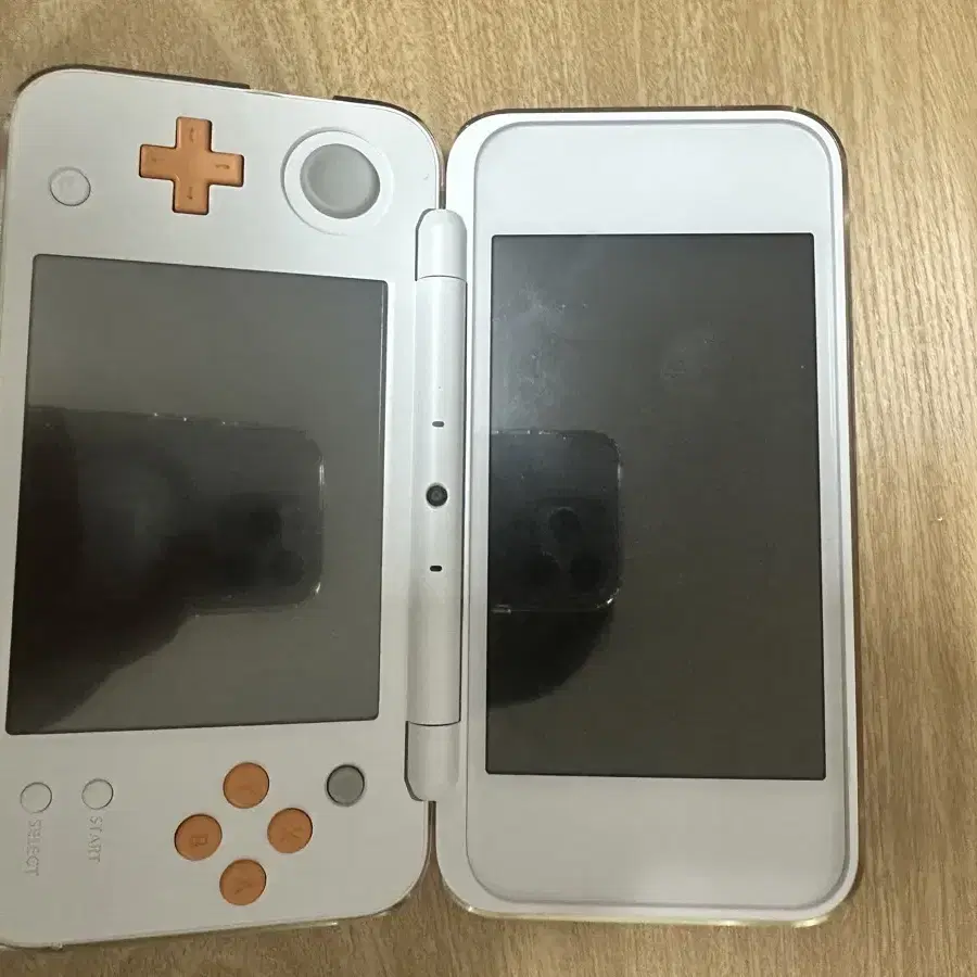 닌텐도 2DS XL 오렌지 화이트 컬러 판매