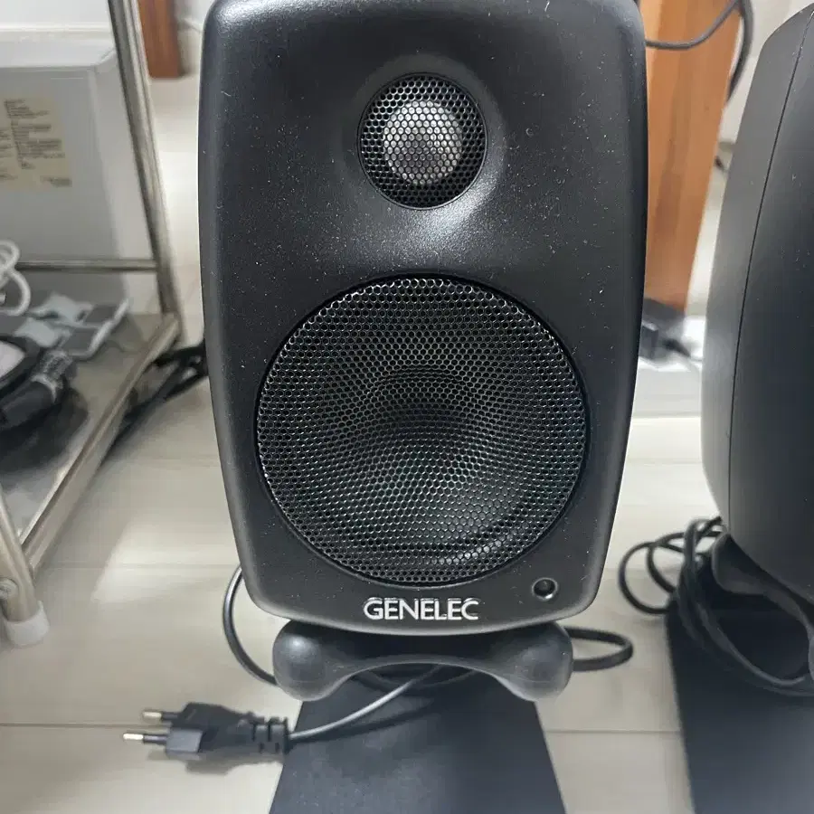 제네렉 genelec g1 블랙 한 조 + 전용거치대 팝니다