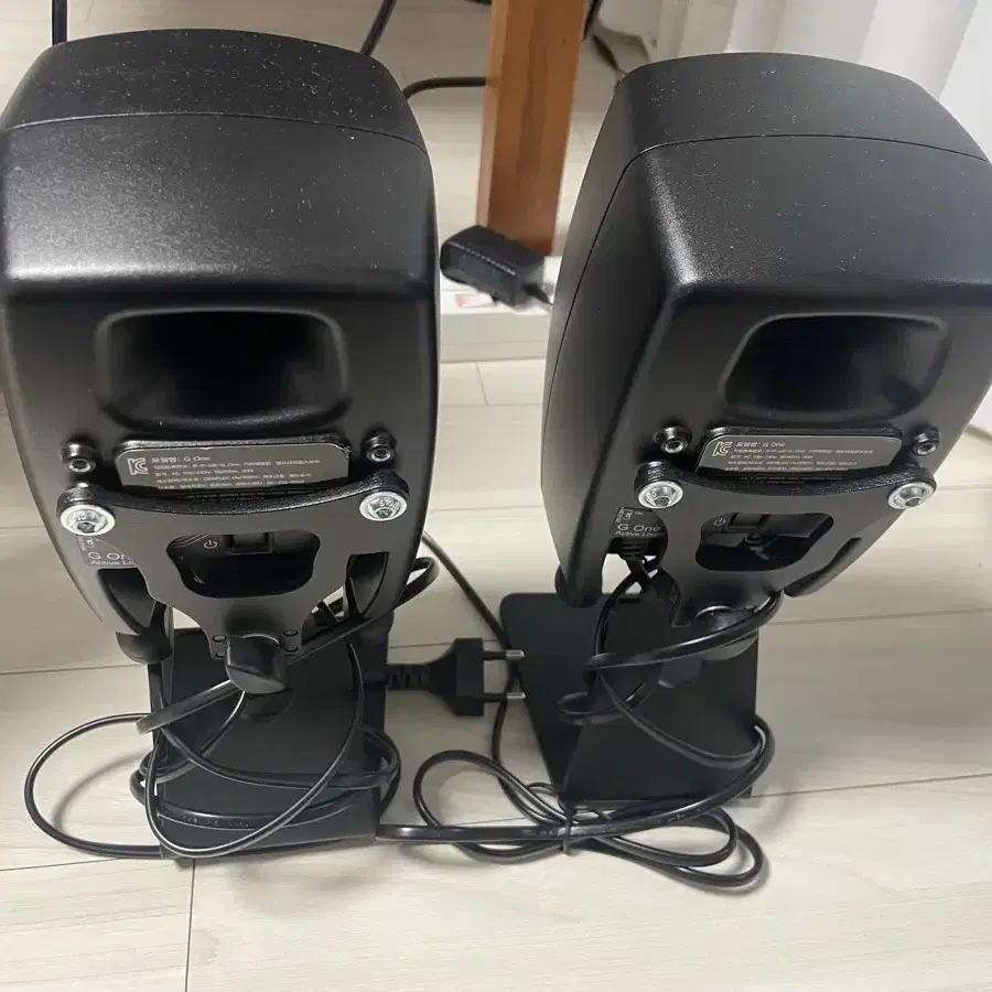 제네렉 genelec g1 블랙 한 조 + 전용거치대 팝니다