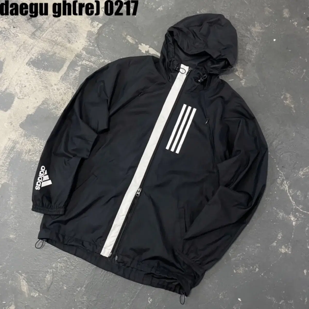 Adidas Training Jacket with Zip-Up Closure L