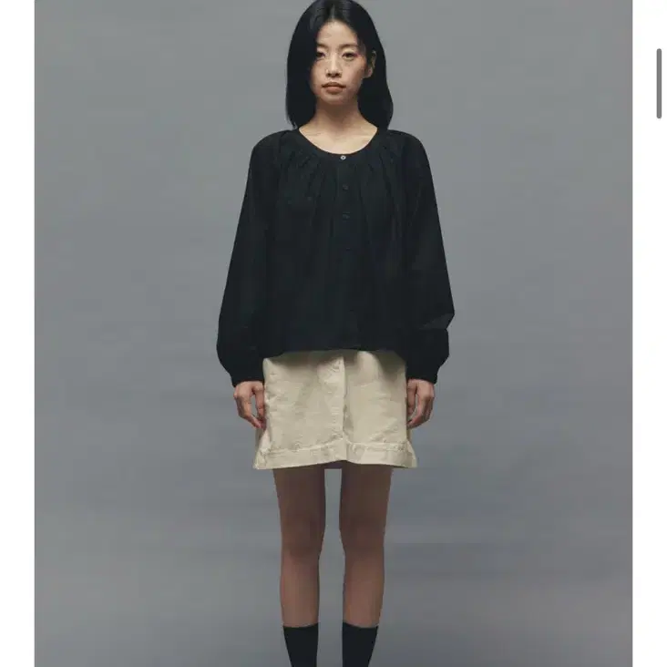 얼뮤트 Raina SHIRRING BLOUSE