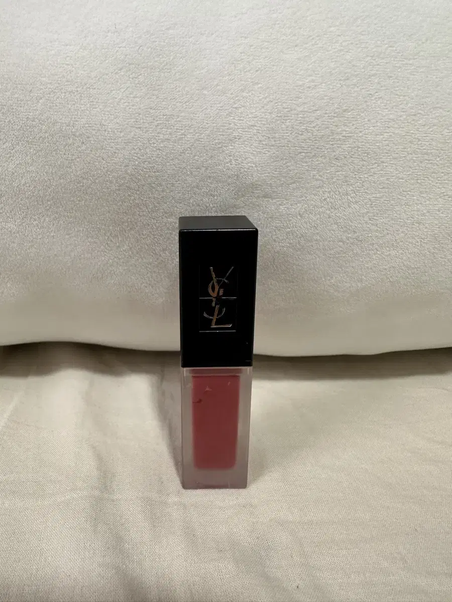 YSL Belle Emblem Velvet Cream Tint 216 Nude