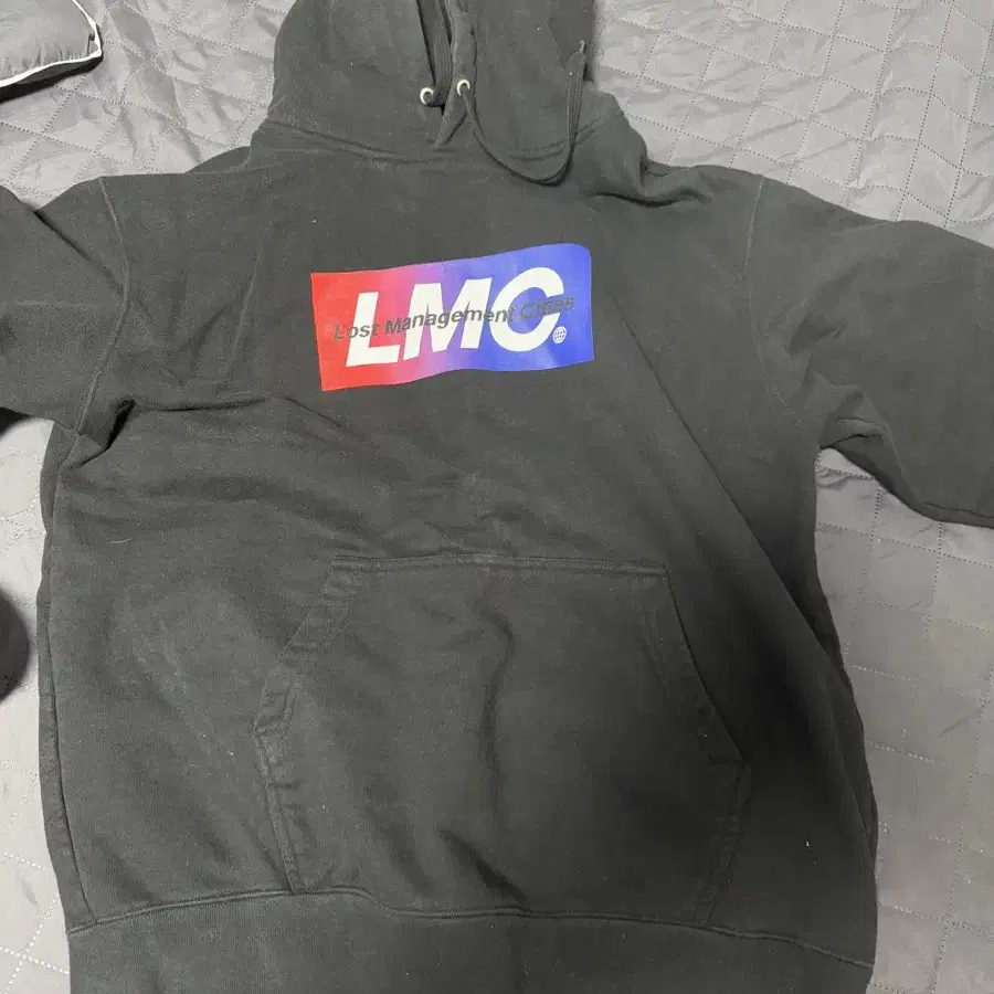 LMC 후드티