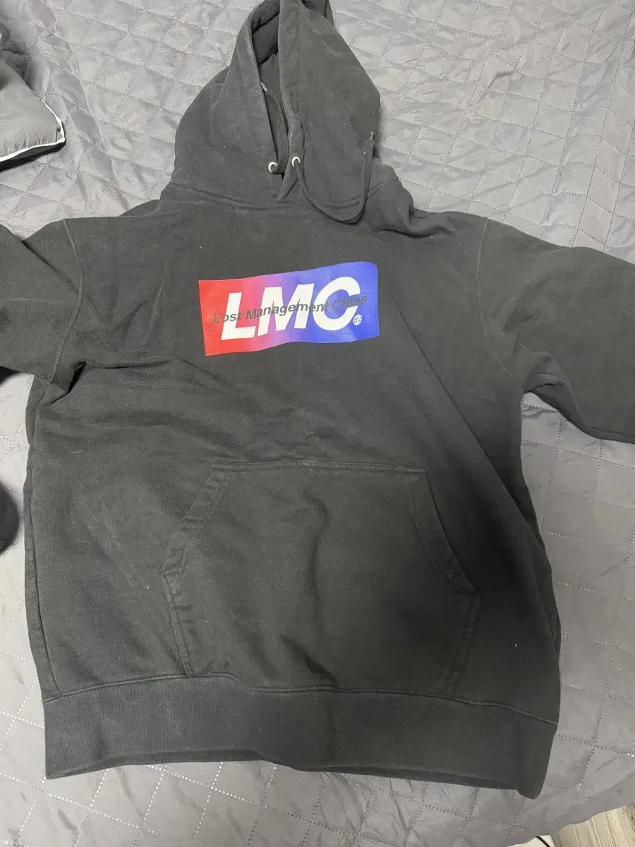 LMC 후드티