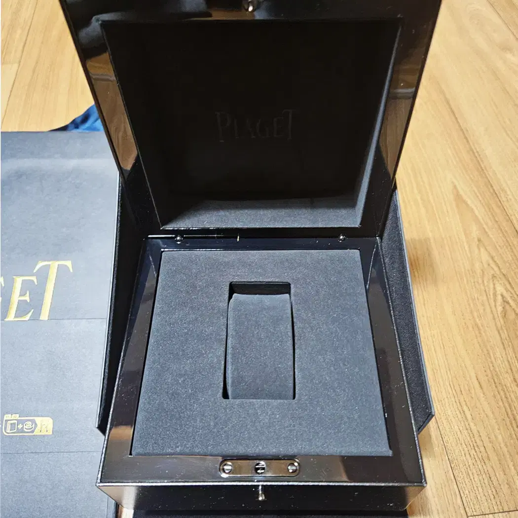 정품 ]  PIAGET 피아제 시계 박스 판매합니다 :)