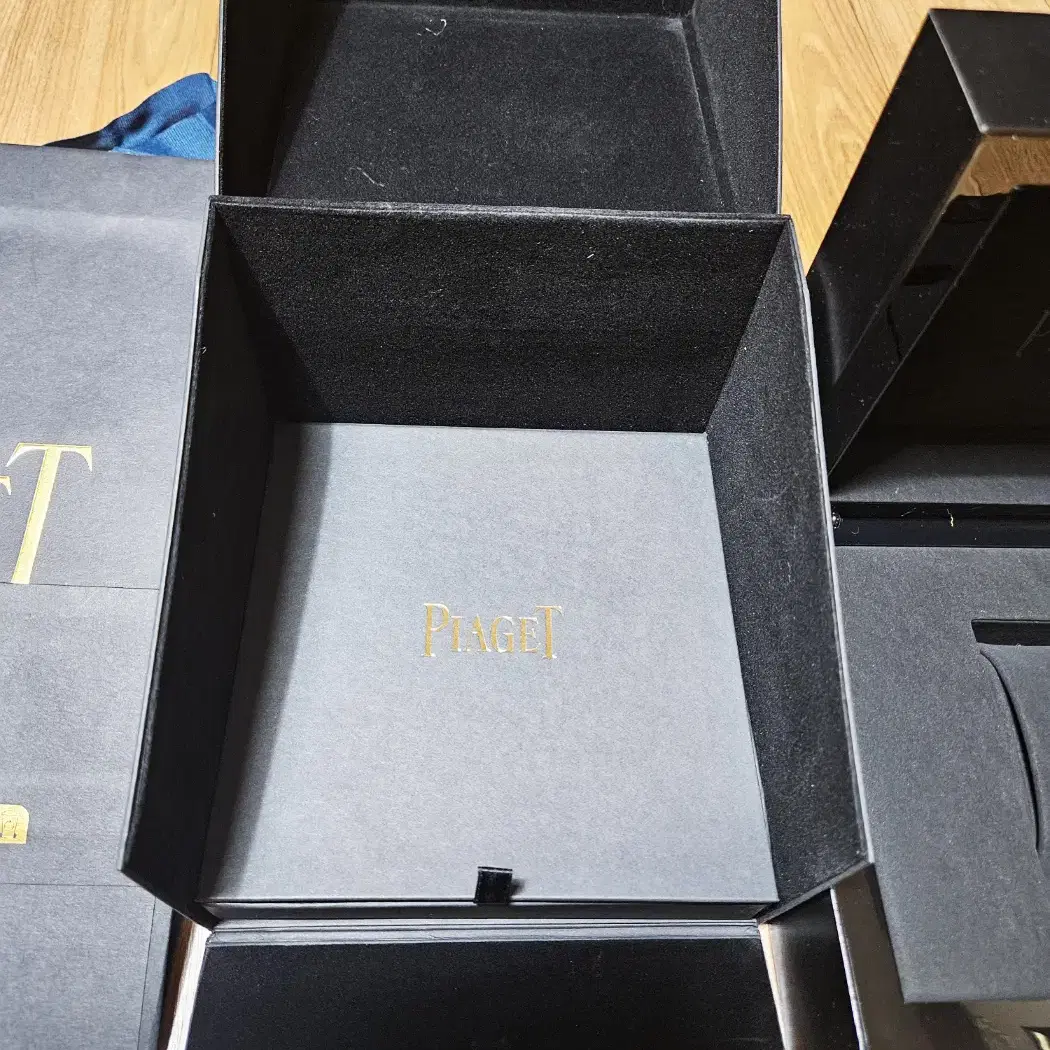 정품 ]  PIAGET 피아제 시계 박스 판매합니다 :)