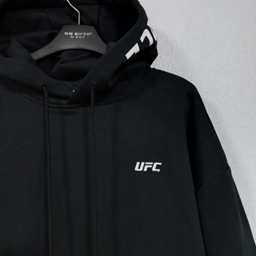 UFC 크롭 후드티 S