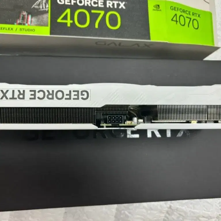 갤럭시 gtx 4070 게이밍 화이트 판매합니다