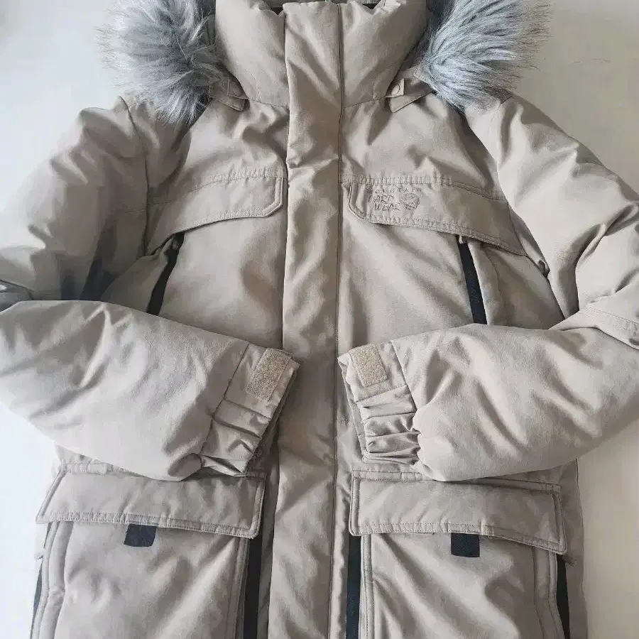 MOUNTAIN HARD WEAR 헤비패딩