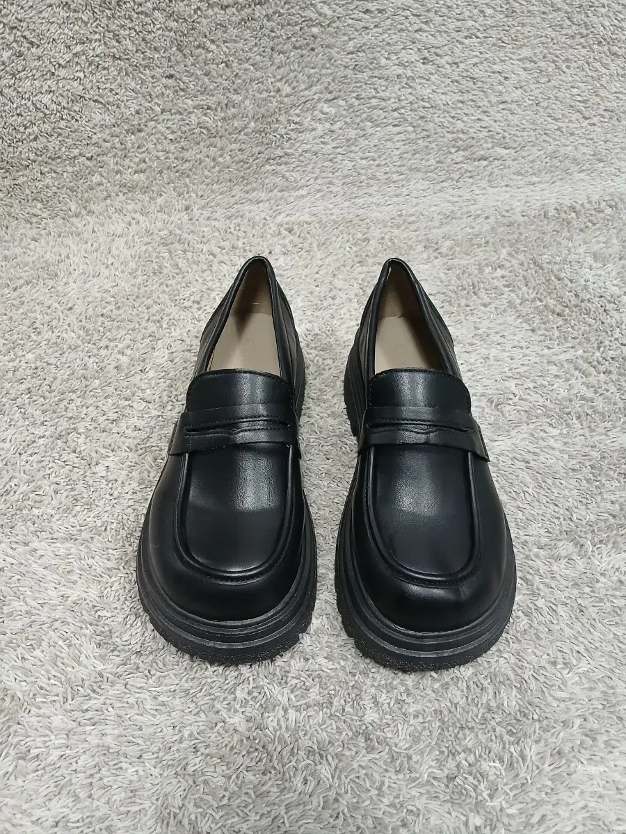 Chaakan Wide-heeled, comfortable, 5-cm-heeled black Chunky Loafer 230 New