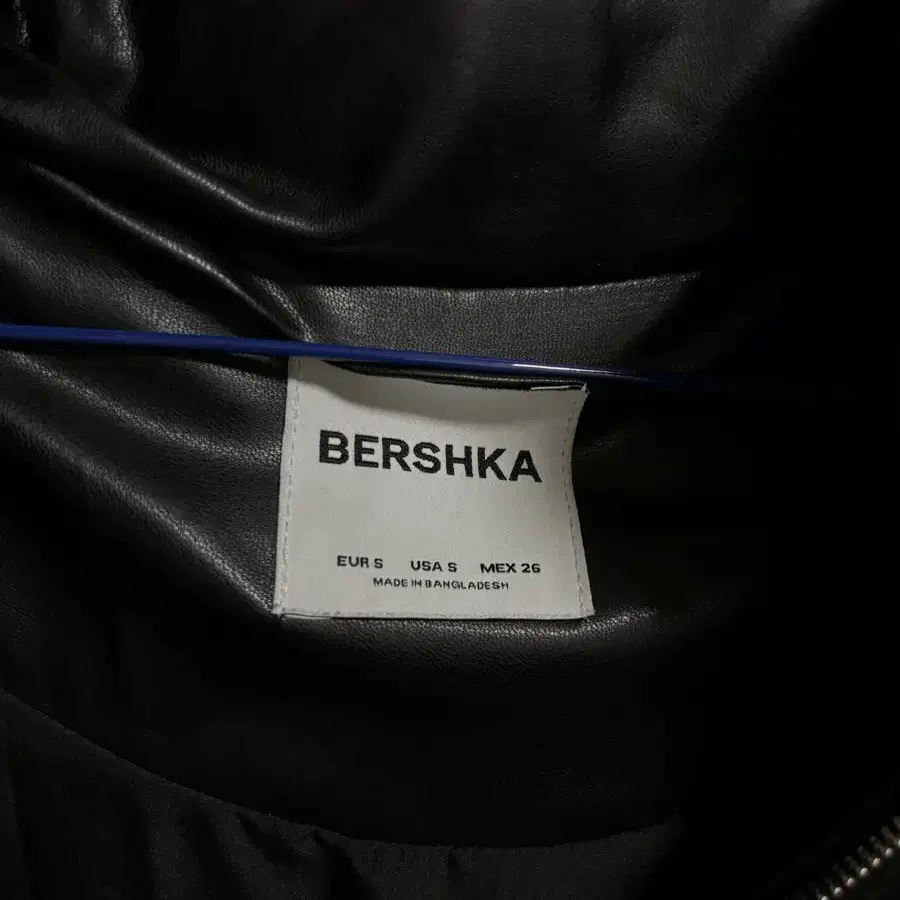 Bershka 가죽 패딩 S (스페인에서 구매)