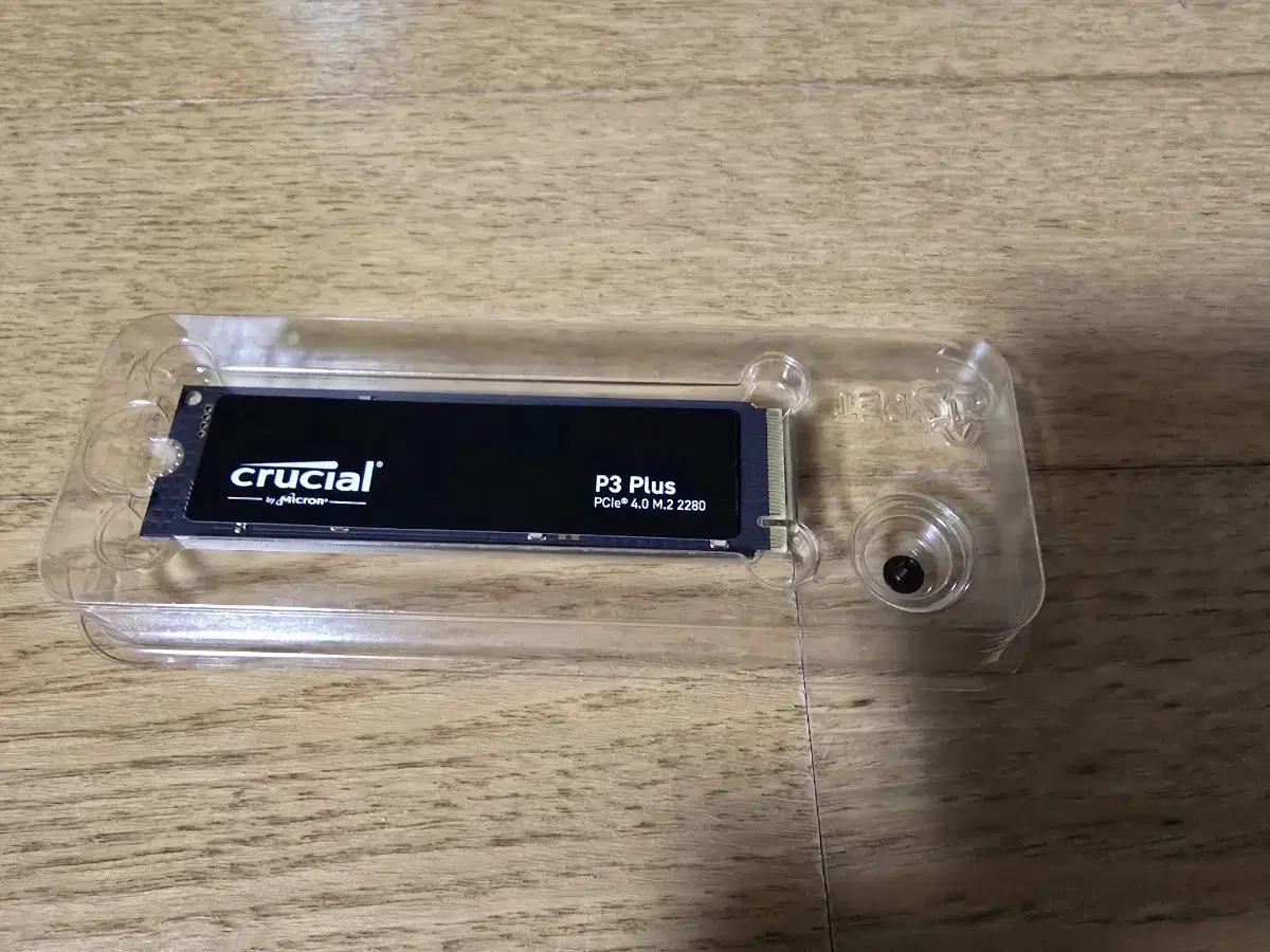 마이크론 Crucial P3 plus M.2 NVMe 1TB 팝니다.