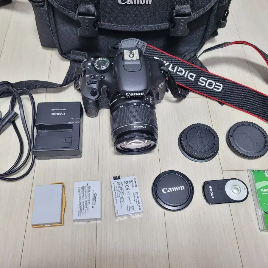 깔끔한 캐논 카메라 EOS 600D 와 18-55렌즈 세트