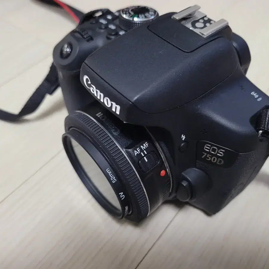 깔끔한 캐논 카메라  EOS 750D 와 40mm f2.8 stm 렌즈