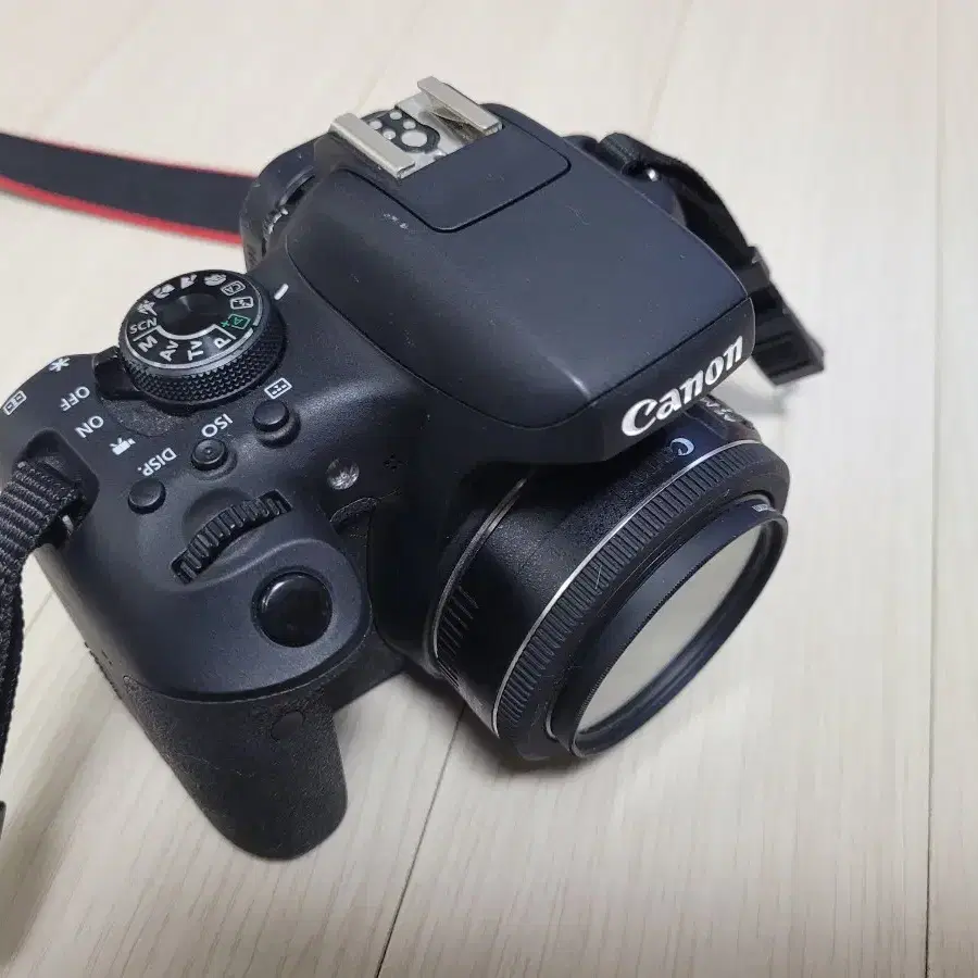 깔끔한 캐논 카메라  EOS 750D 와 40mm f2.8 stm 렌즈