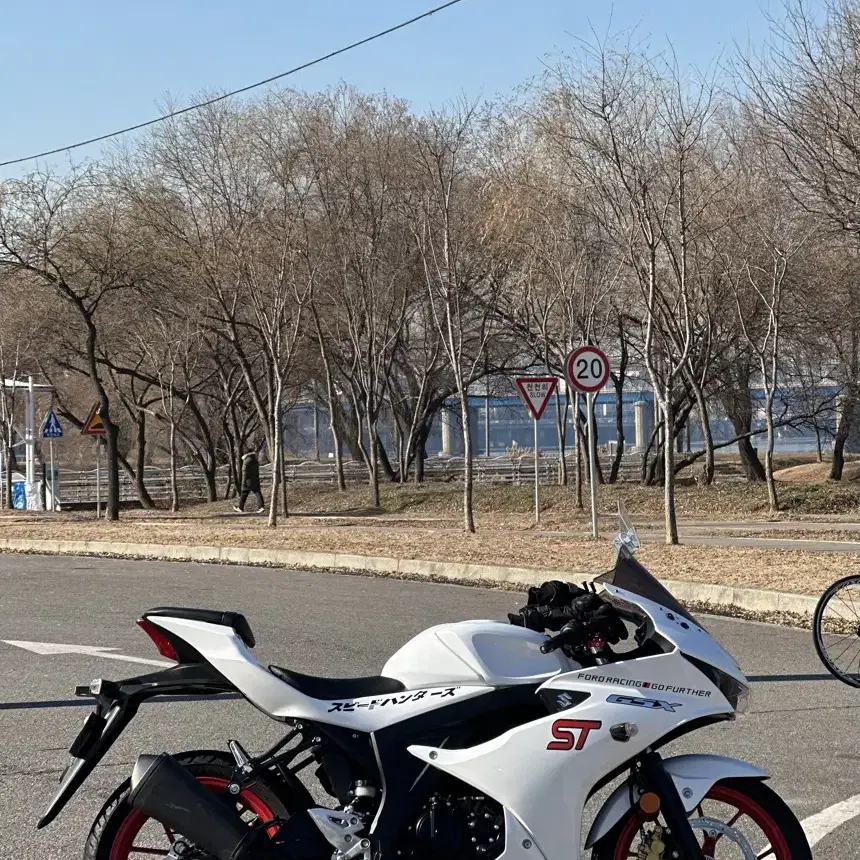 개인)스즈키 gsxr125 23년식 만키로대 판매합니다