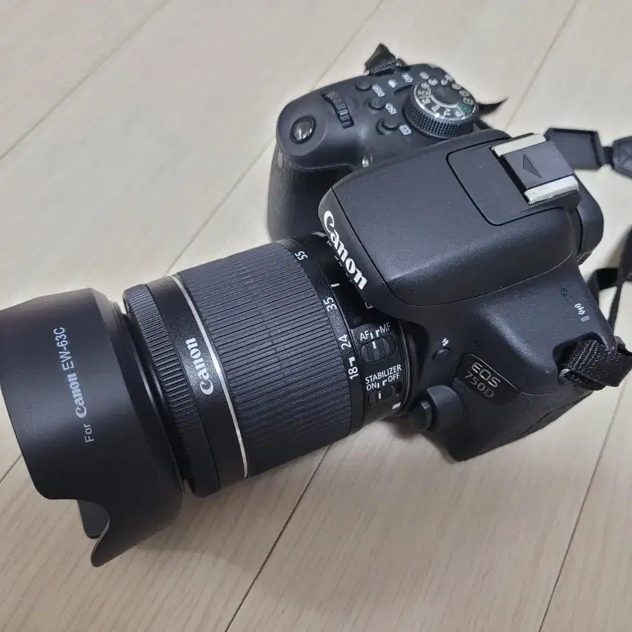 A급 캐논 EOS 750D 카메라와 18-55 렌즈 박스세트