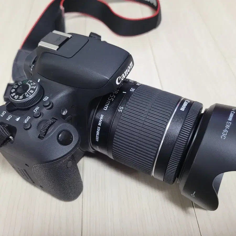 A급 캐논 EOS 750D 카메라와 18-55 렌즈 박스세트