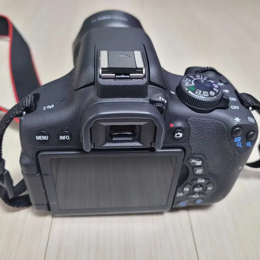 A급 캐논 EOS 750D 카메라와 18-55 렌즈 박스세트