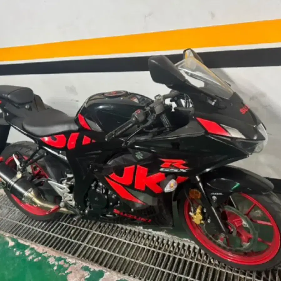 스즈키 gsxr125 검빨 낮은 키로수