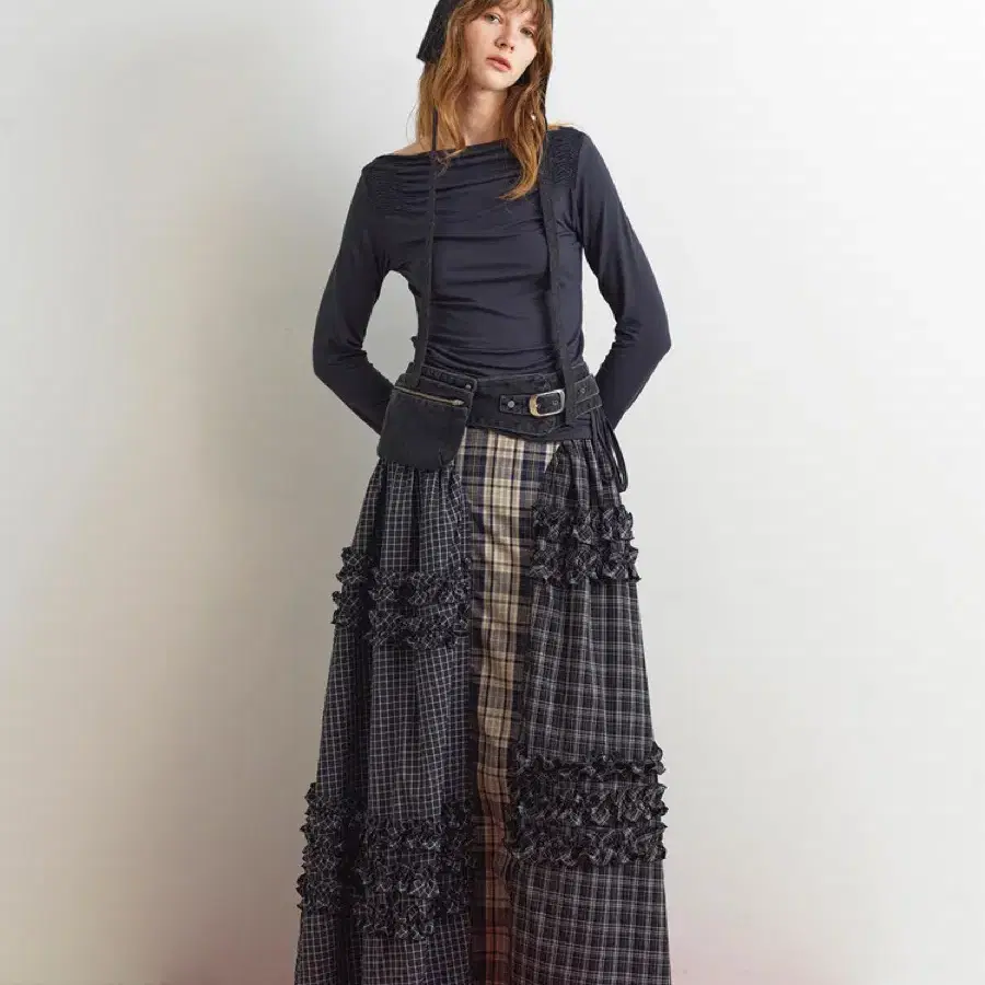 [제니 착용]UNBALANCE FRILL MAXI SKIRT - CHEC