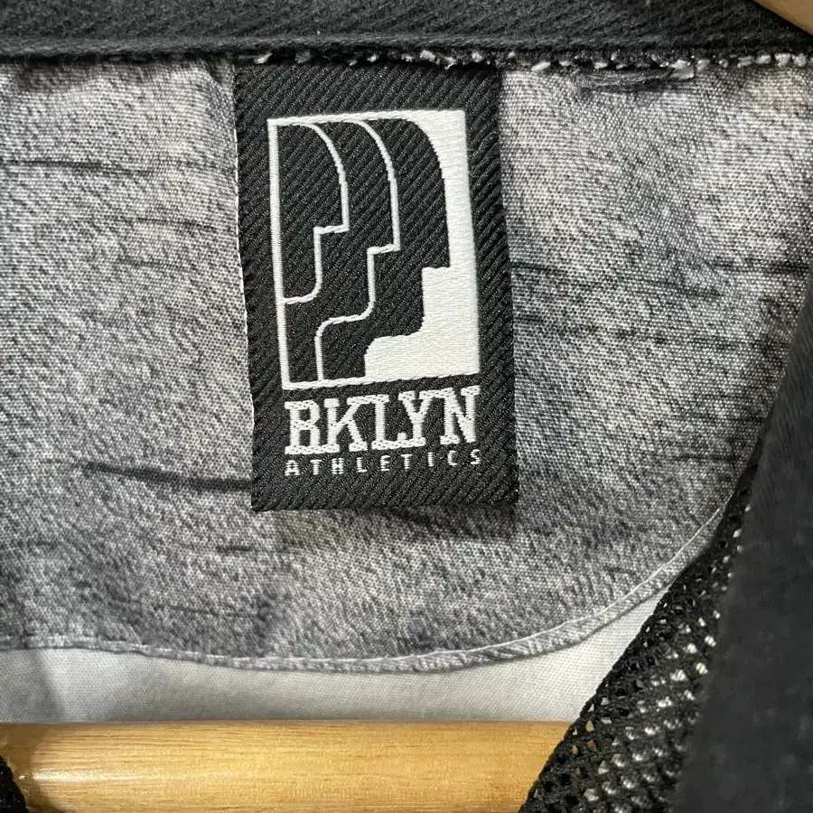 BKLYN 바람막이