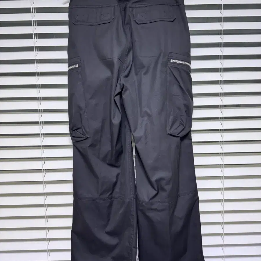 이에이 짱구대디콜라보 ANGLE CARGO PANTS Black