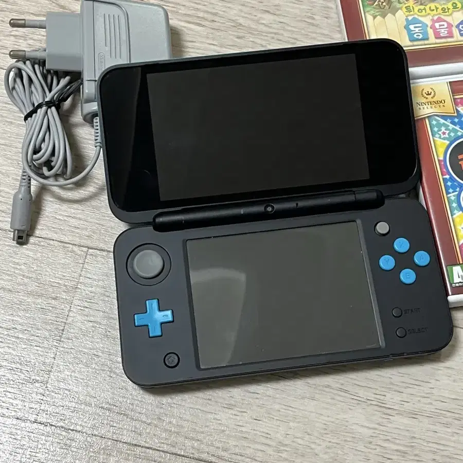 닌텐도 2DS XL + 튀동숲, 리듬세상 + 충전기