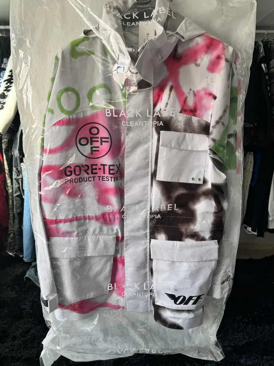 Off-White Graffiti Gore-Tex Msize