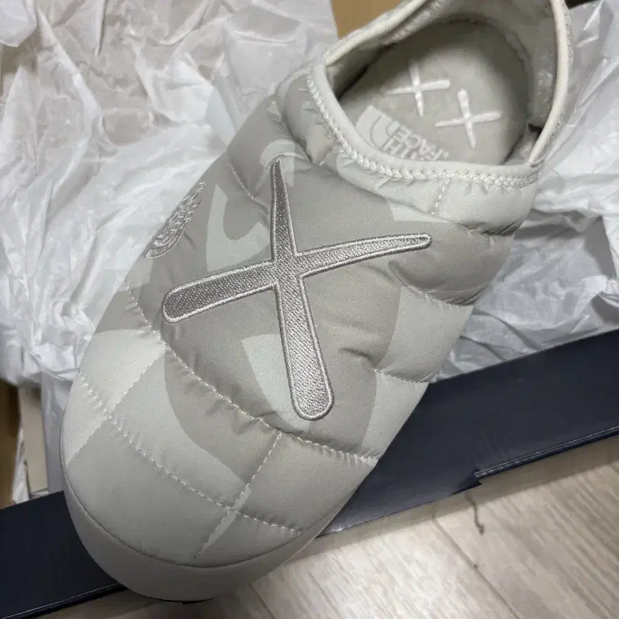 카우스 Kaws x northface sz9