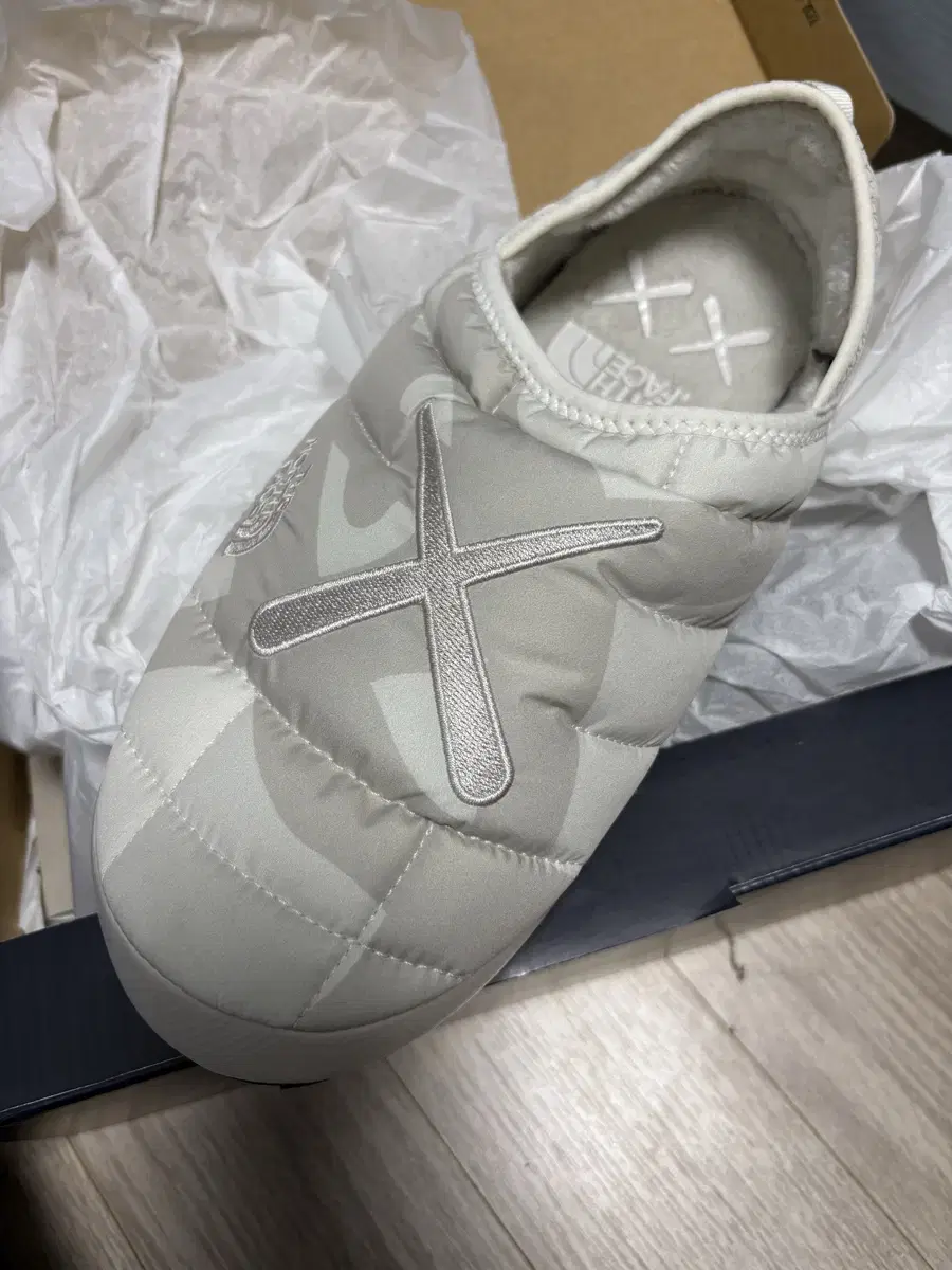 카우스 Kaws x northface sz9