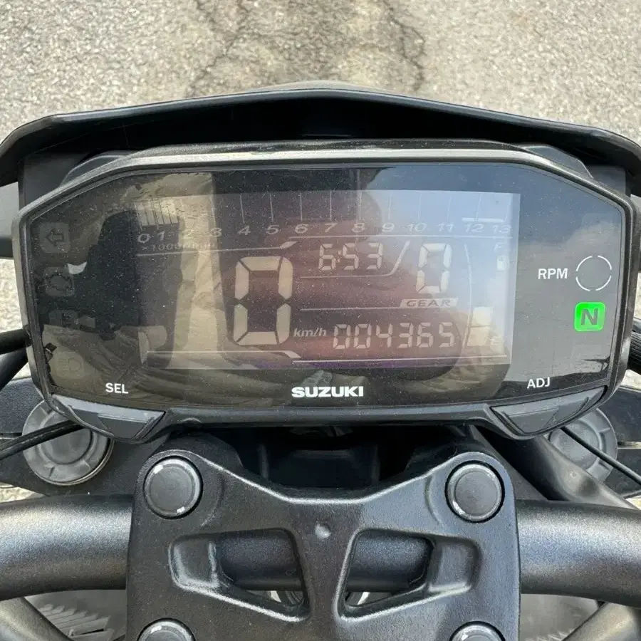 신차급 4000km 스즈키 gsxs-125 입문차량 판매합니다.