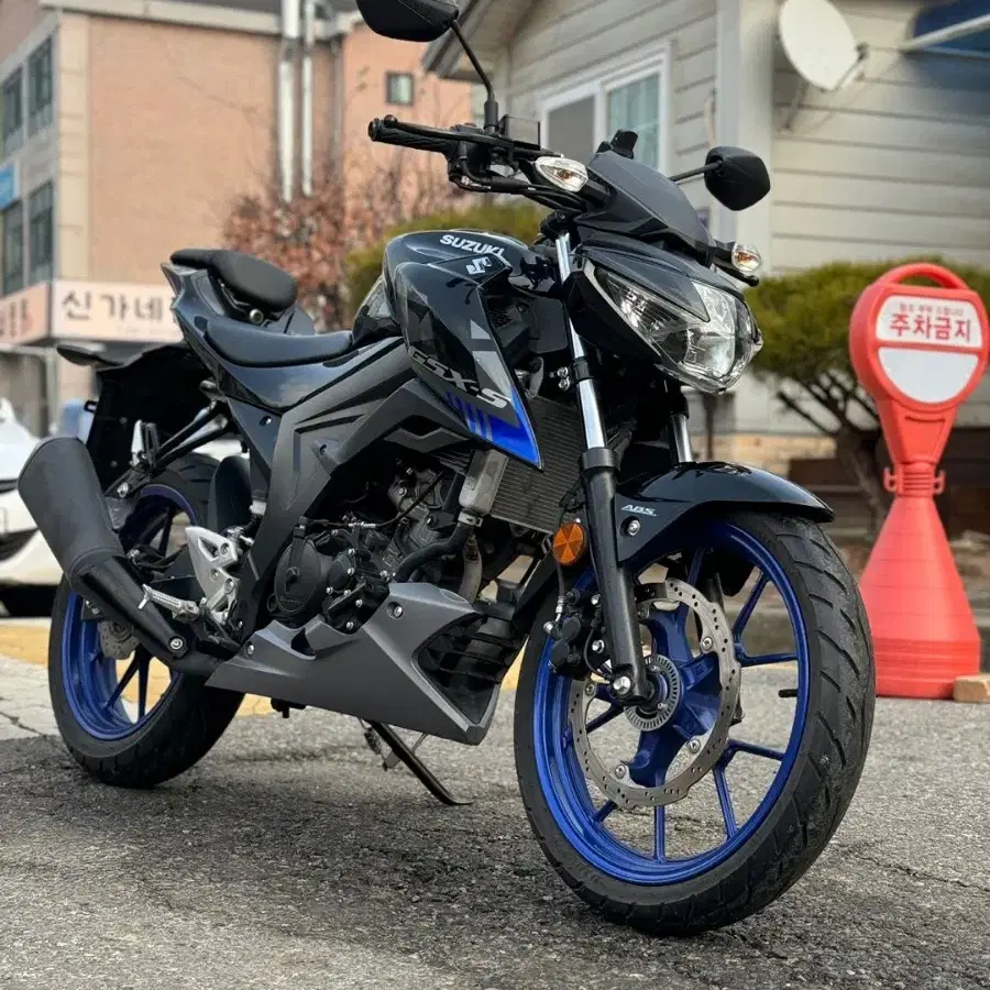 신차급 4000km 스즈키 gsxs-125 입문차량 판매합니다.