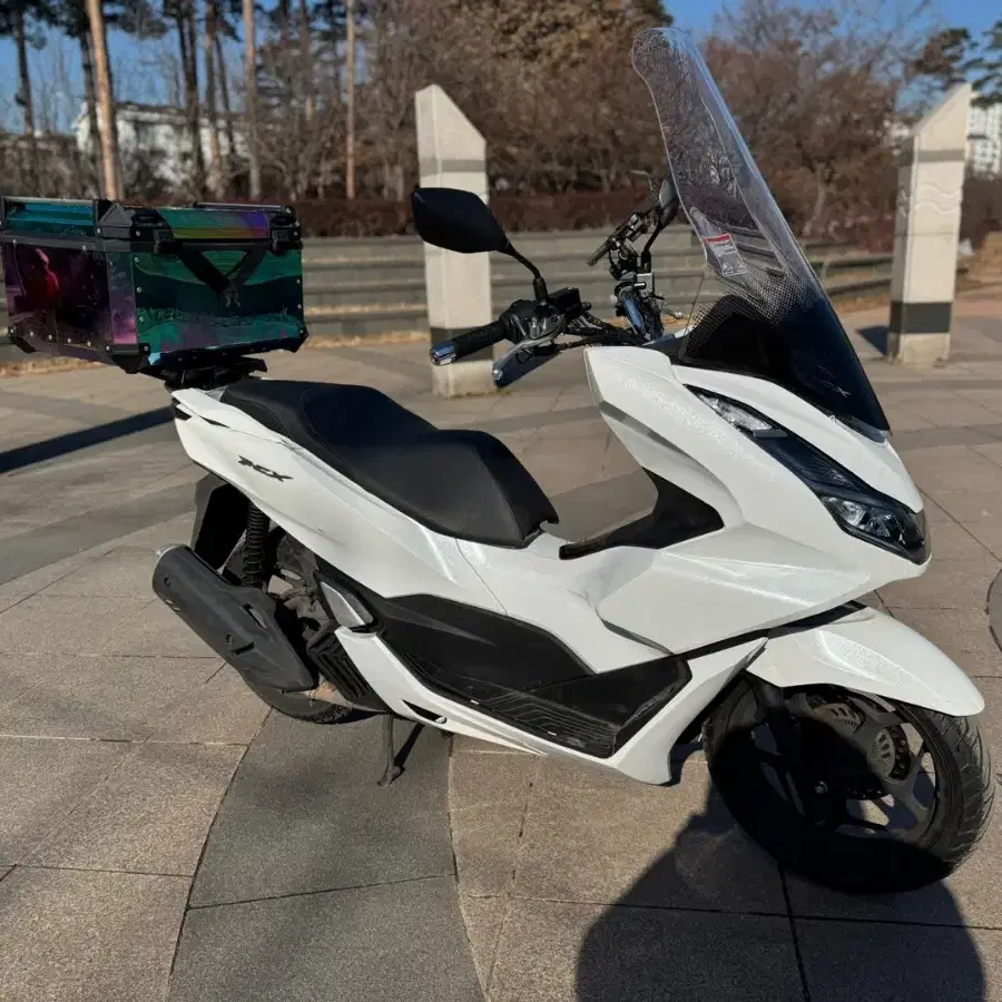 혼다 pcx125 22년 abs 짧은키로수 화이트 팝니다