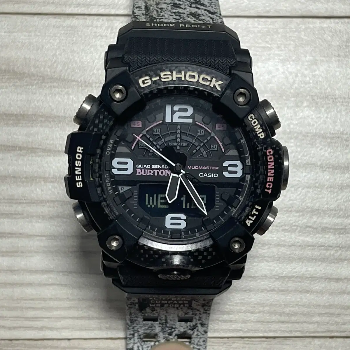 (지샥 브랜드 판매) G-SHOCK 머드마스터 버튼콜라보 GG-B100