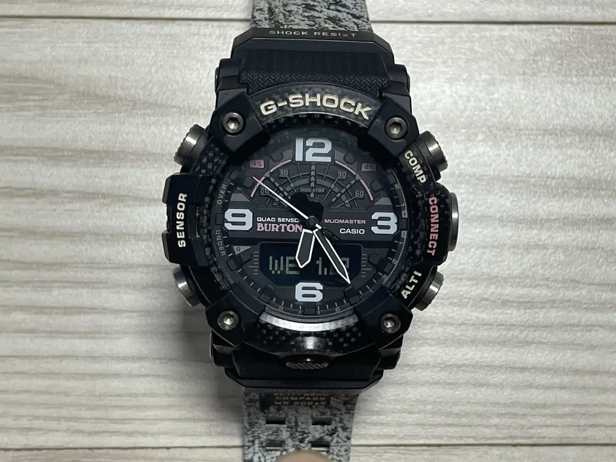 (지샥 브랜드 판매) G-SHOCK 머드마스터 버튼콜라보 GG-B100