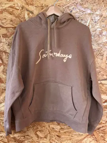 Saturday NYC 속기모 후드티