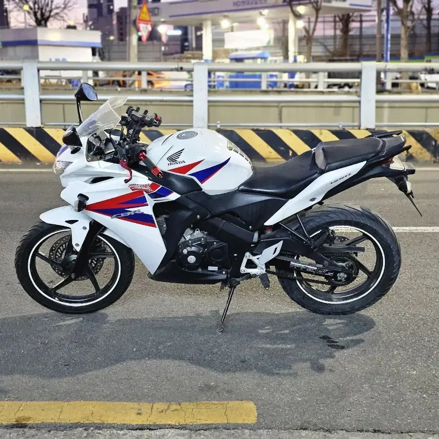 혼다 CBR125R 판매합니다.