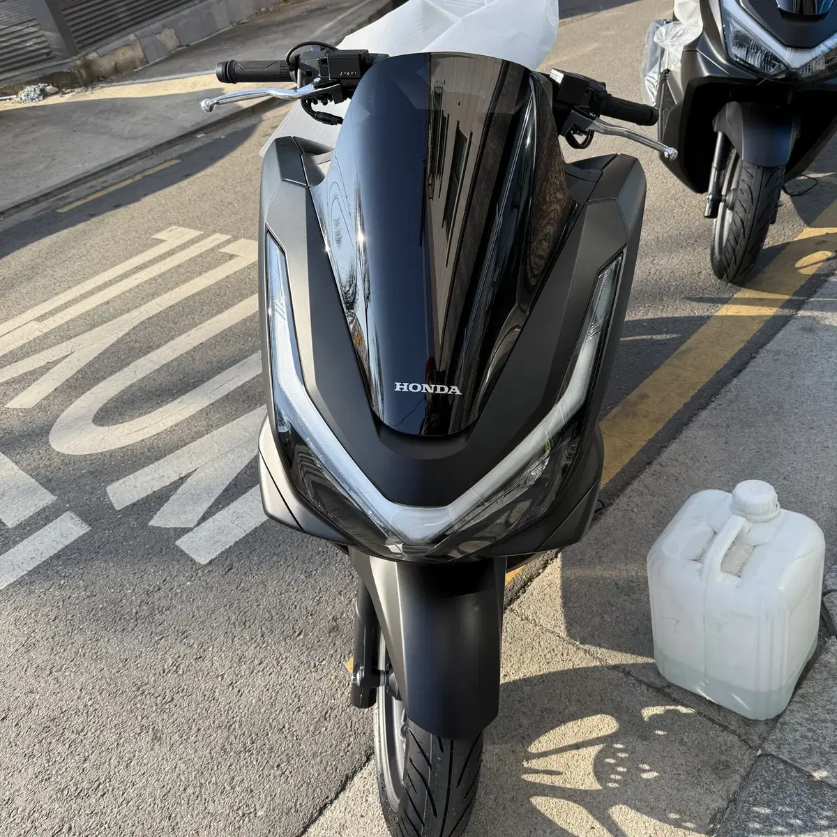 25년식 PCX125 DX 입고완료 빠른출고 가능 늦으면 대기입니다.