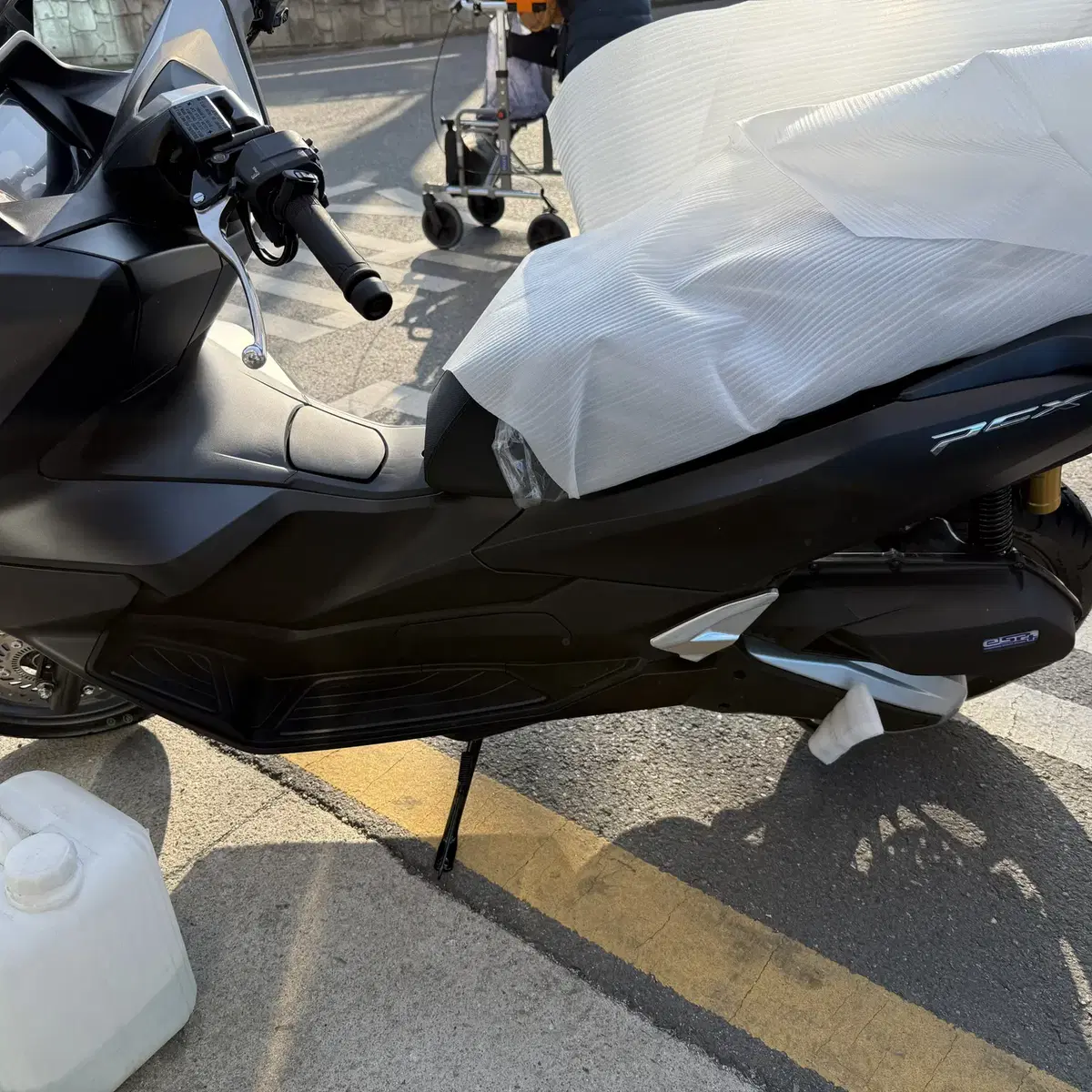 25년식 PCX125 DX 입고완료 빠른출고 가능 늦으면 대기입니다.