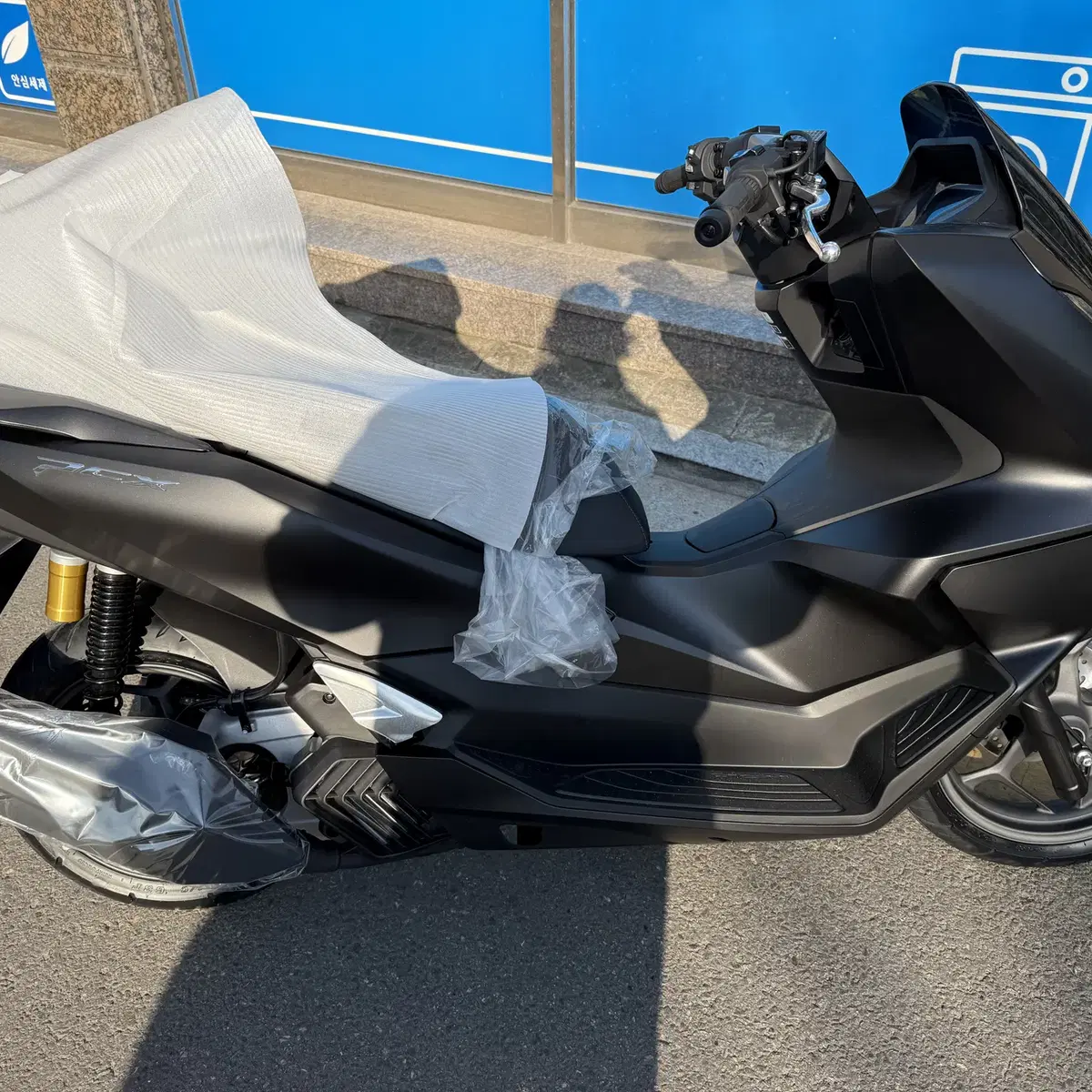 25년식 PCX125 DX 입고완료 빠른출고 가능 늦으면 대기입니다.