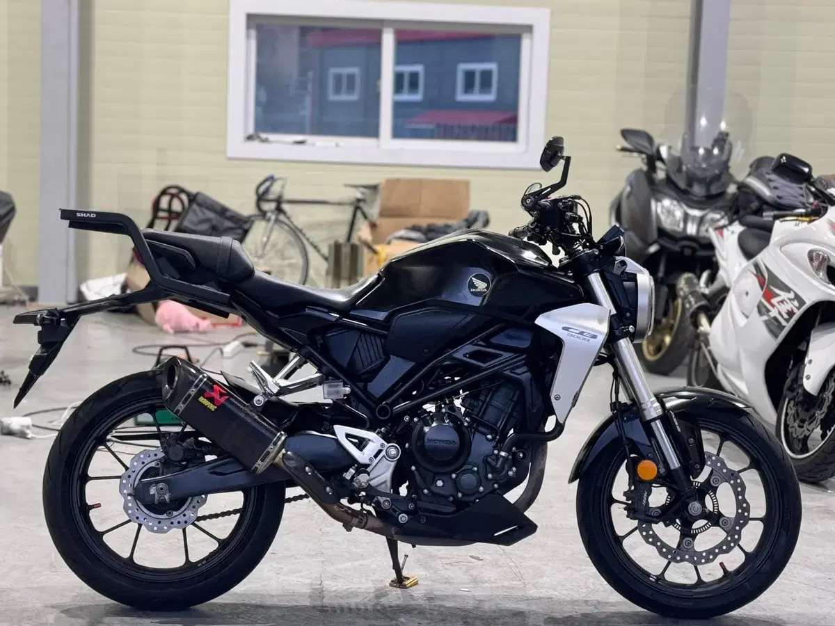 CB300R 18년식 4만 아크라 머플러 블랙색상 차량판매합니다