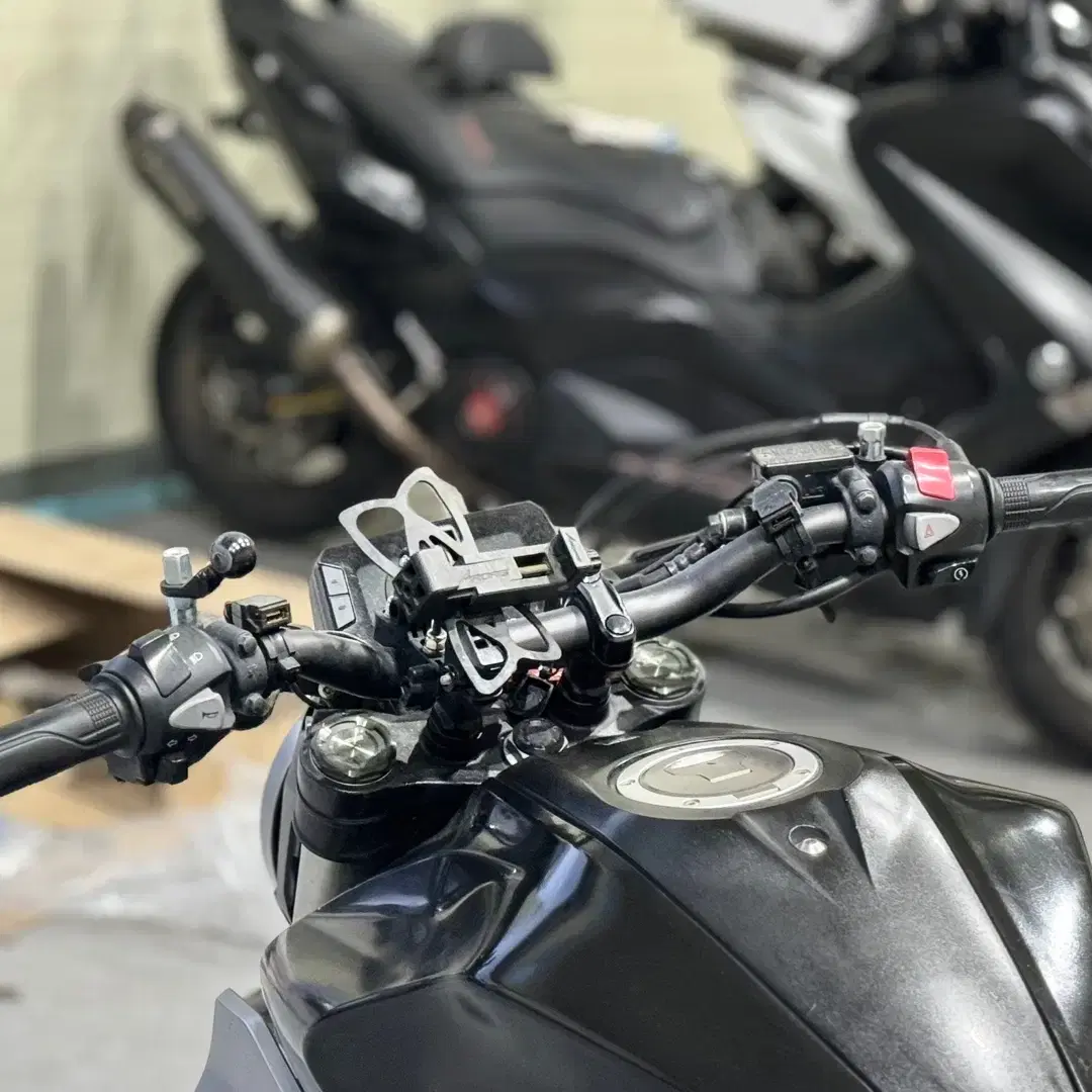 CB300R 18년식 4만 아크라 머플러 블랙색상 차량판매합니다