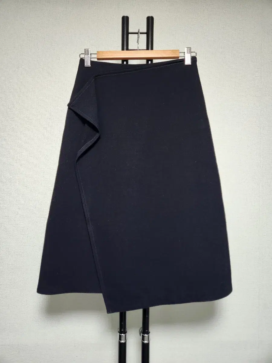 55 VOV VOV Unbalanced Line Wool Midi Skirt