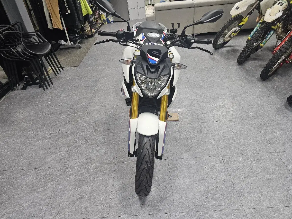 18년식 BMW G310R 완전신차급 짧은키로수 팝니다