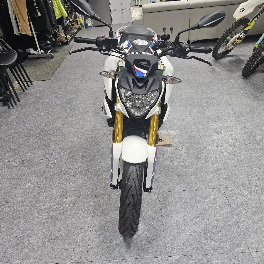 18년식 BMW G310R 완전신차급 짧은키로수 팝니다